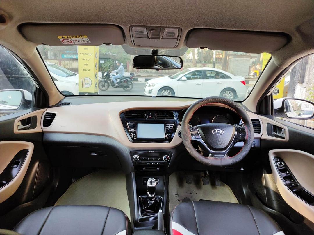 2017 Hyundai Elite i20 1.4 Asta Option Diesel BS IV Dashboard 