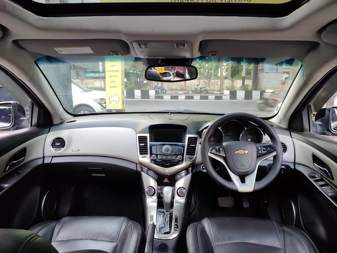 Cruze image 9 Cruze image 9