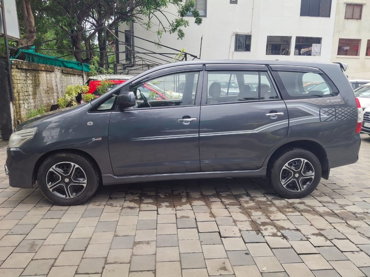 Innova image 2 Innova image 2