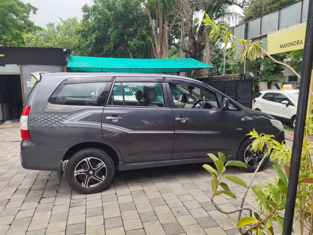 Innova image 6 Innova image 6