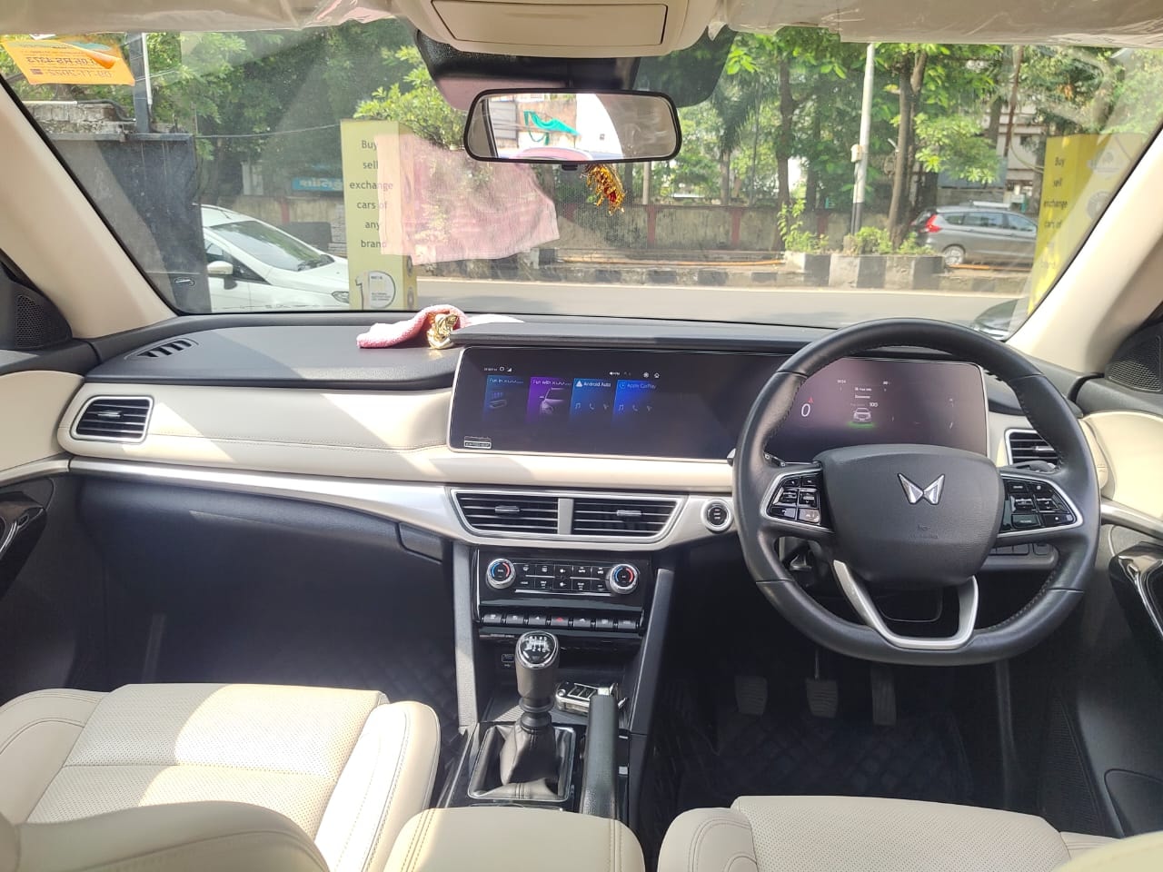 XUV700 image 10 XUV700 image 10