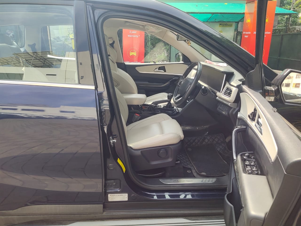 XUV700 image 12 XUV700 image 12