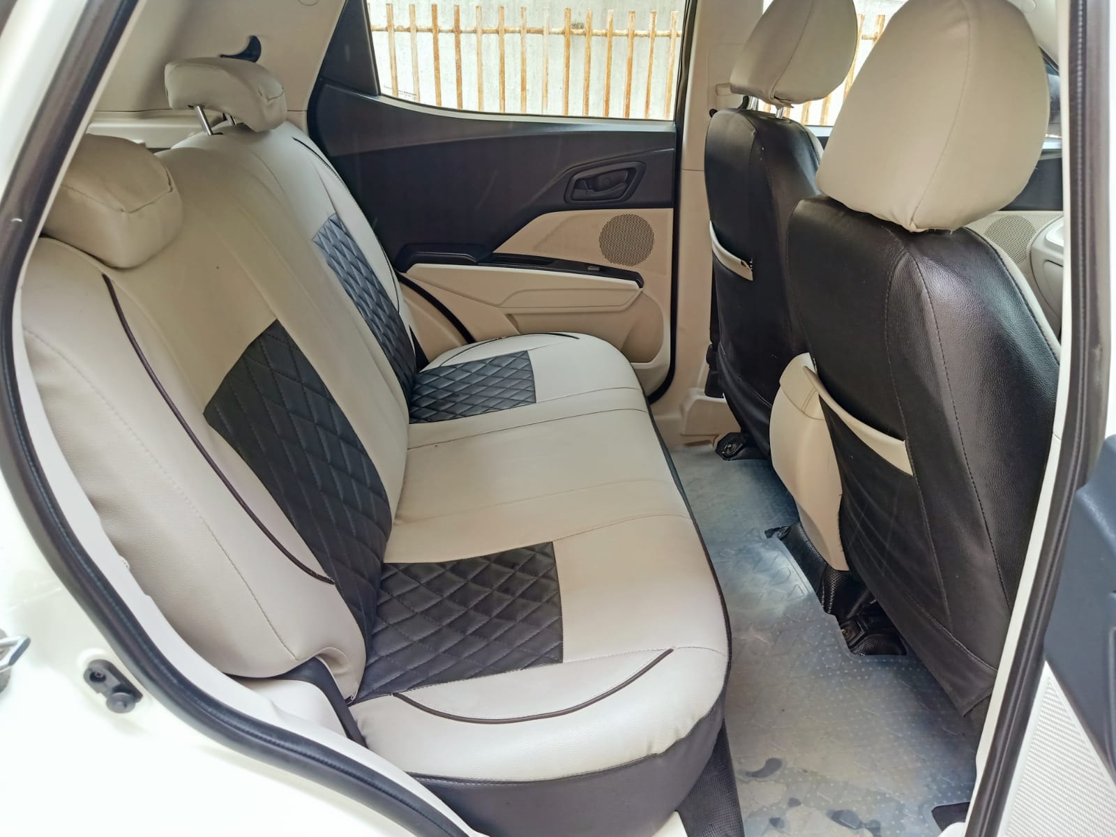 XUV300 image 2 XUV300 image 2