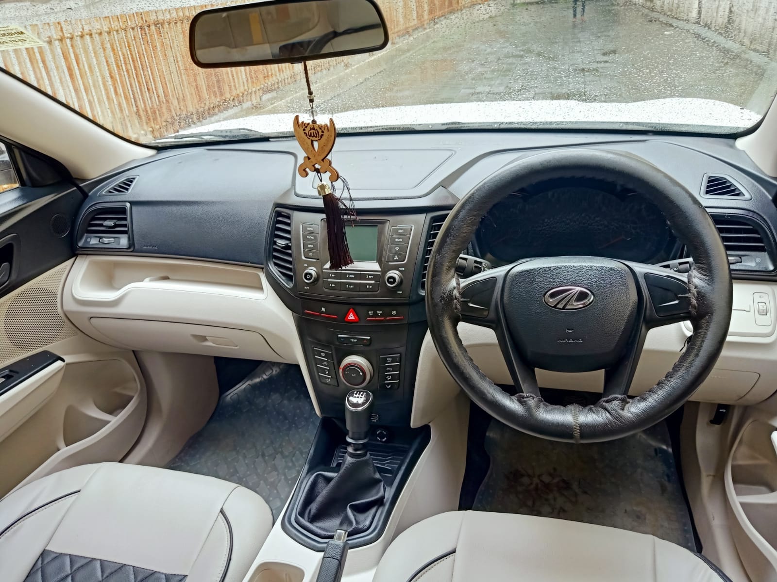 XUV300 image 3 XUV300 image 3