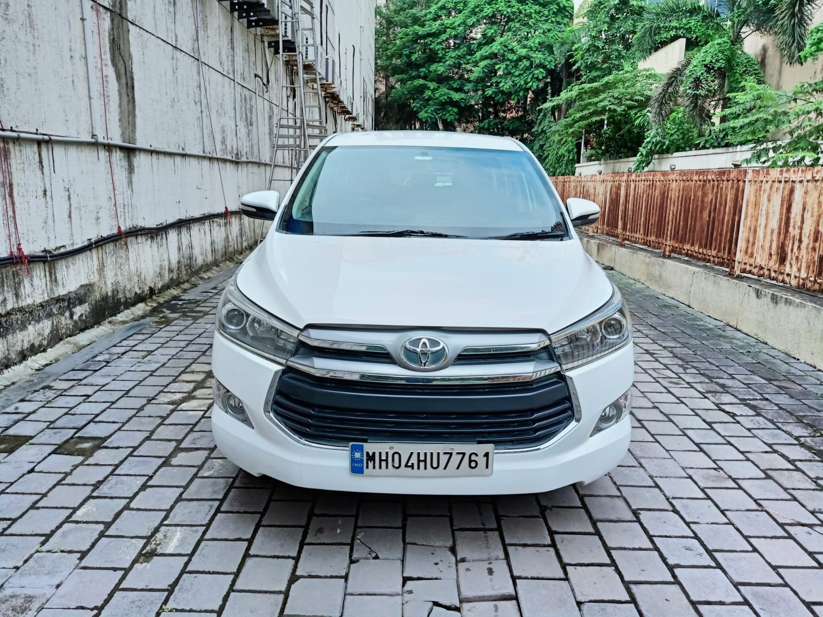 Innova Crysta image 5 Innova Crysta image 5