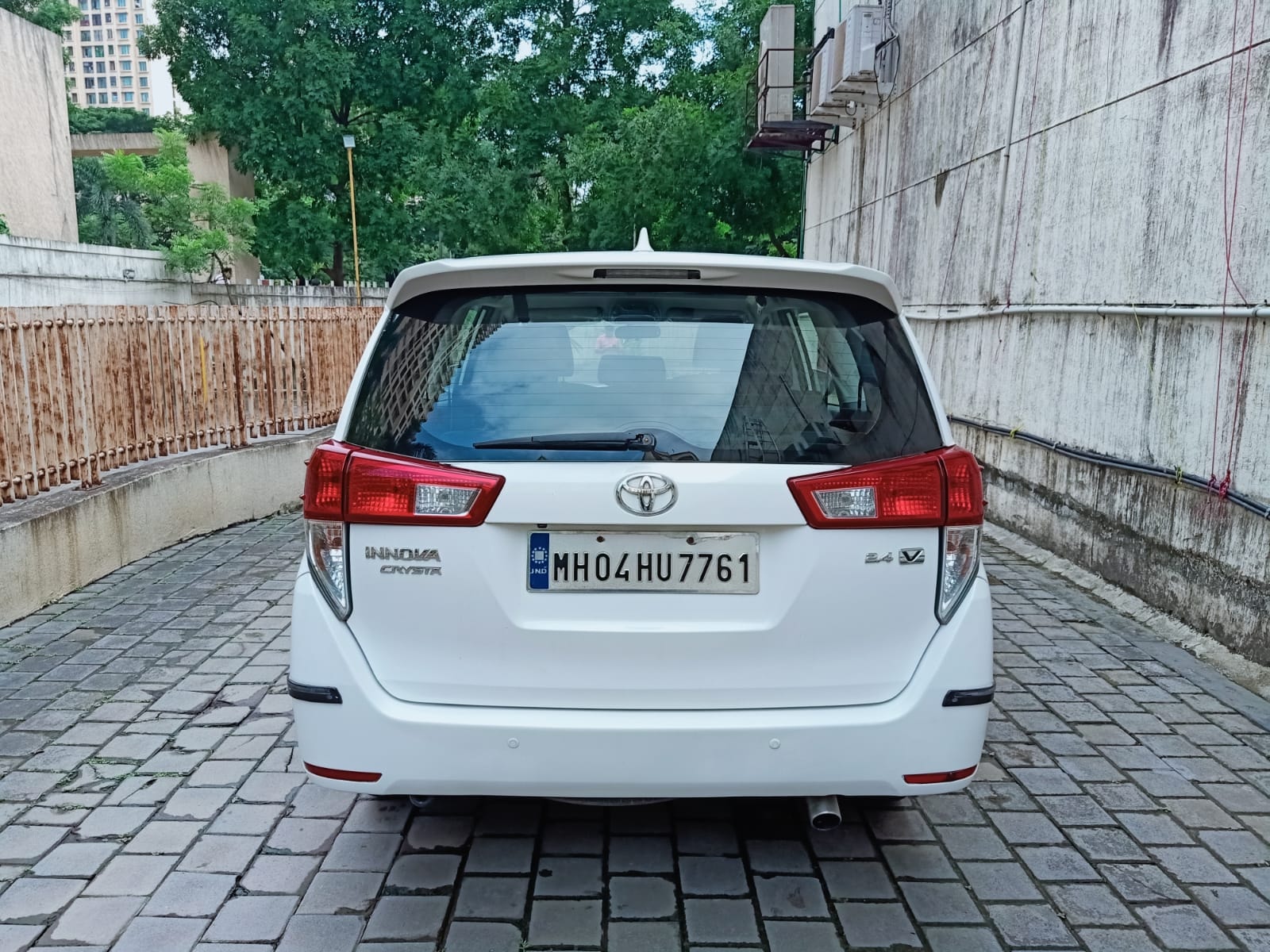 Innova Crysta image 3 Innova Crysta image 3