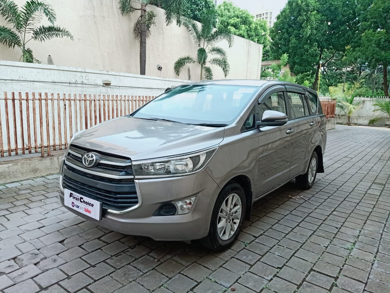 Innova Crysta image 1 Innova Crysta image 1