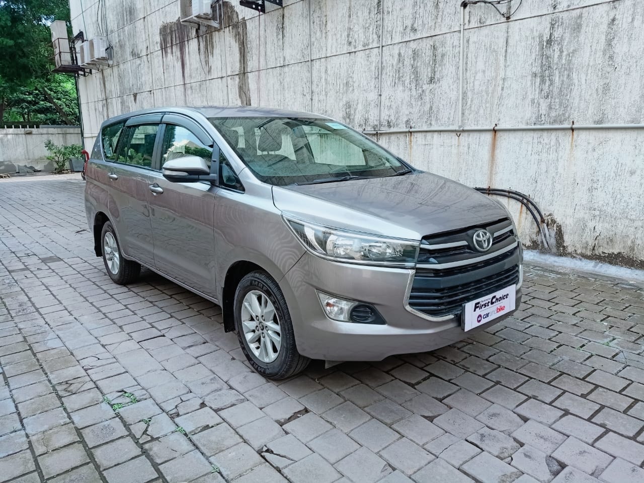 Innova Crysta image 2 Innova Crysta image 2