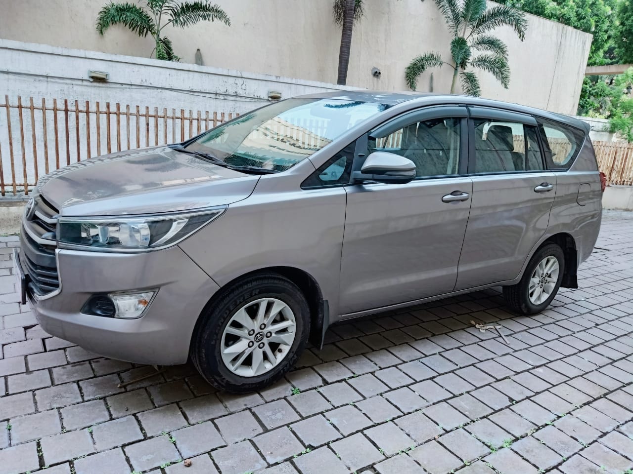 Innova Crysta image 4 Innova Crysta image 4