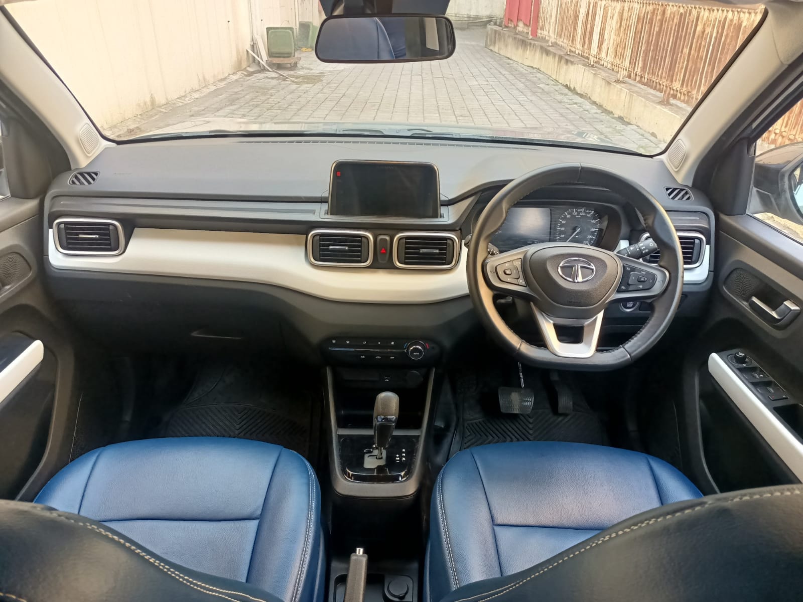 Punch image 10 Punch image 10