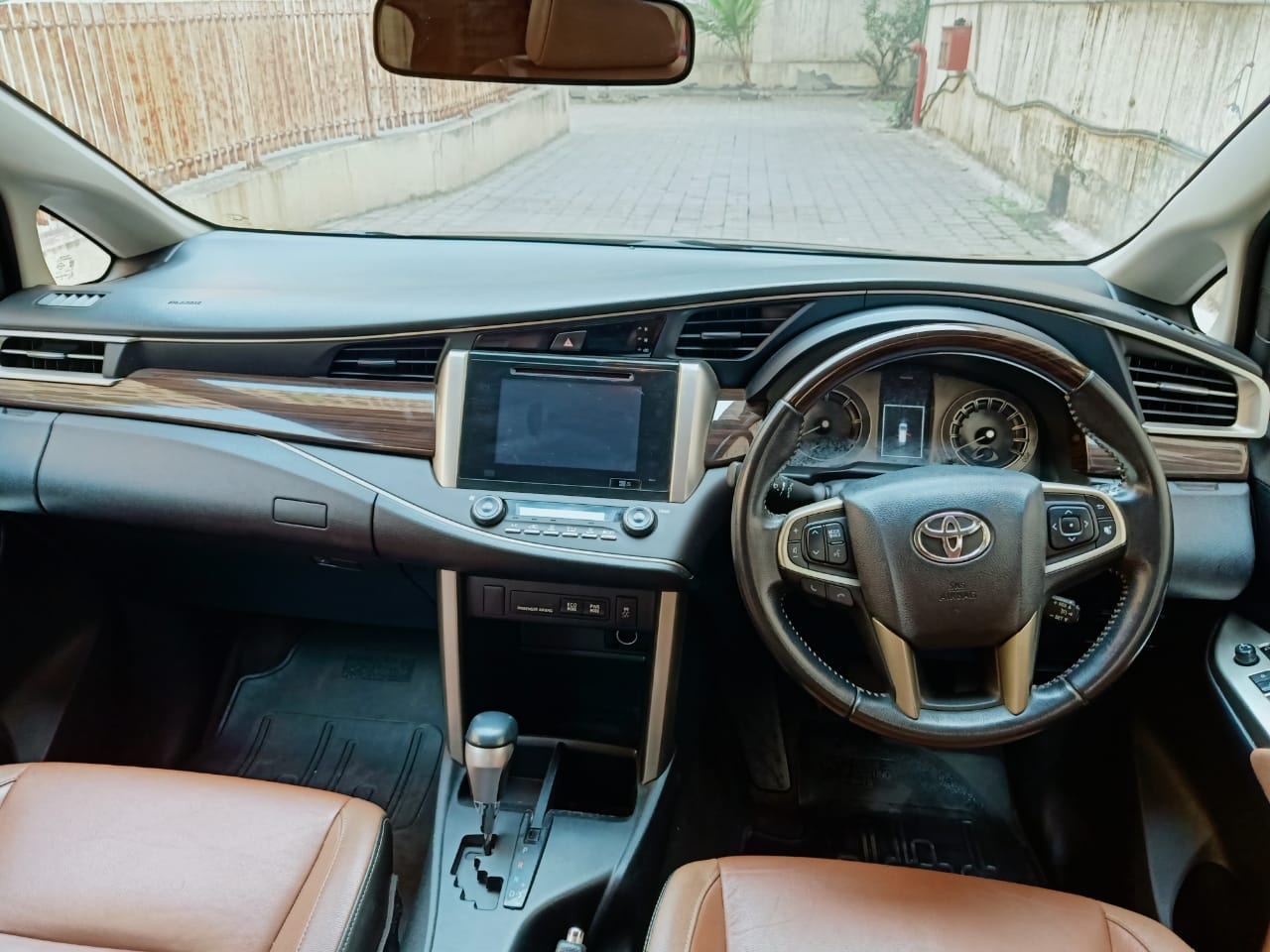 Innova Crysta image 10 Innova Crysta image 10