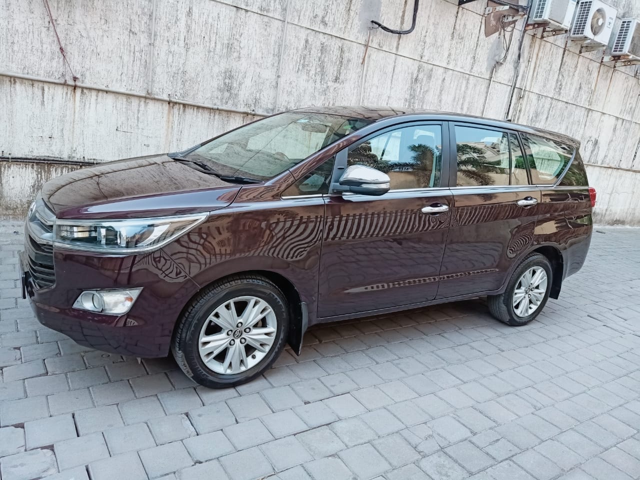 Innova Crysta image 2 Innova Crysta image 2