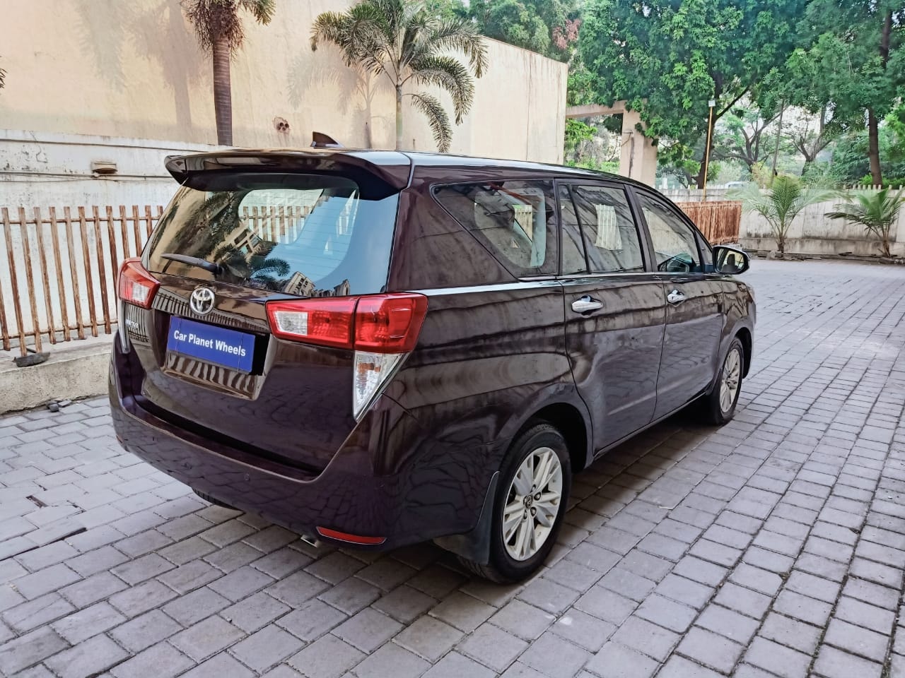 Innova Crysta image 5 Innova Crysta image 5