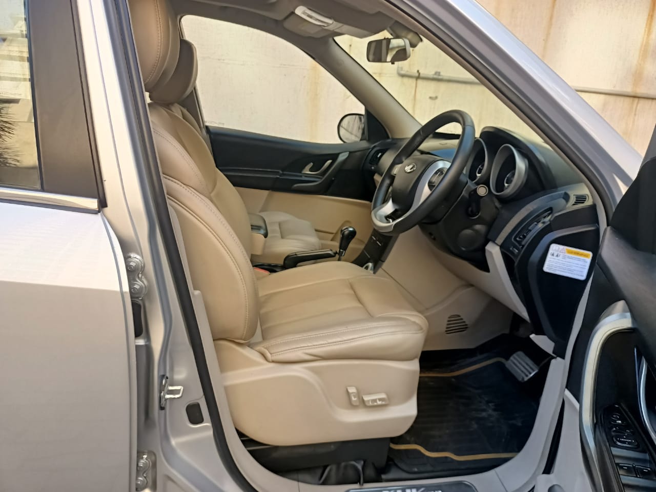 XUV500 image 13 XUV500 image 13