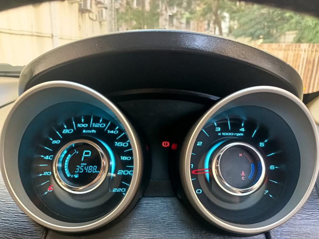2017 Mahindra XUV500 W10 FWD AT Odometer 
