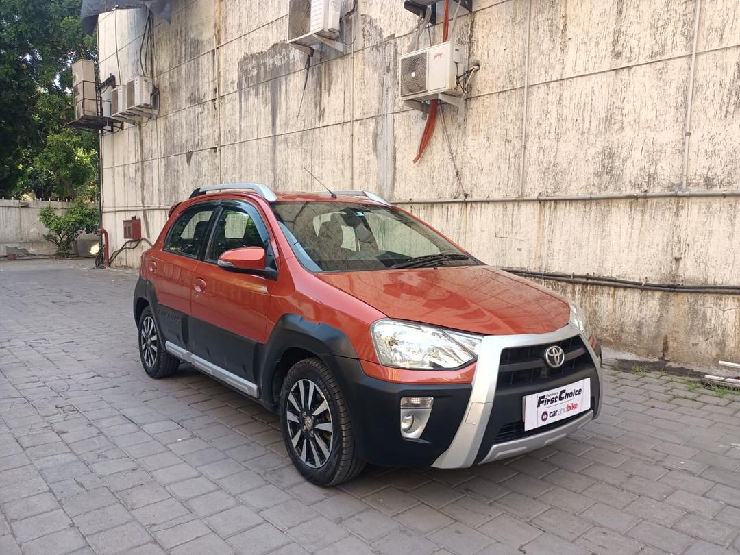2015 Toyota Etios Cross 1.2 G Front Right View 