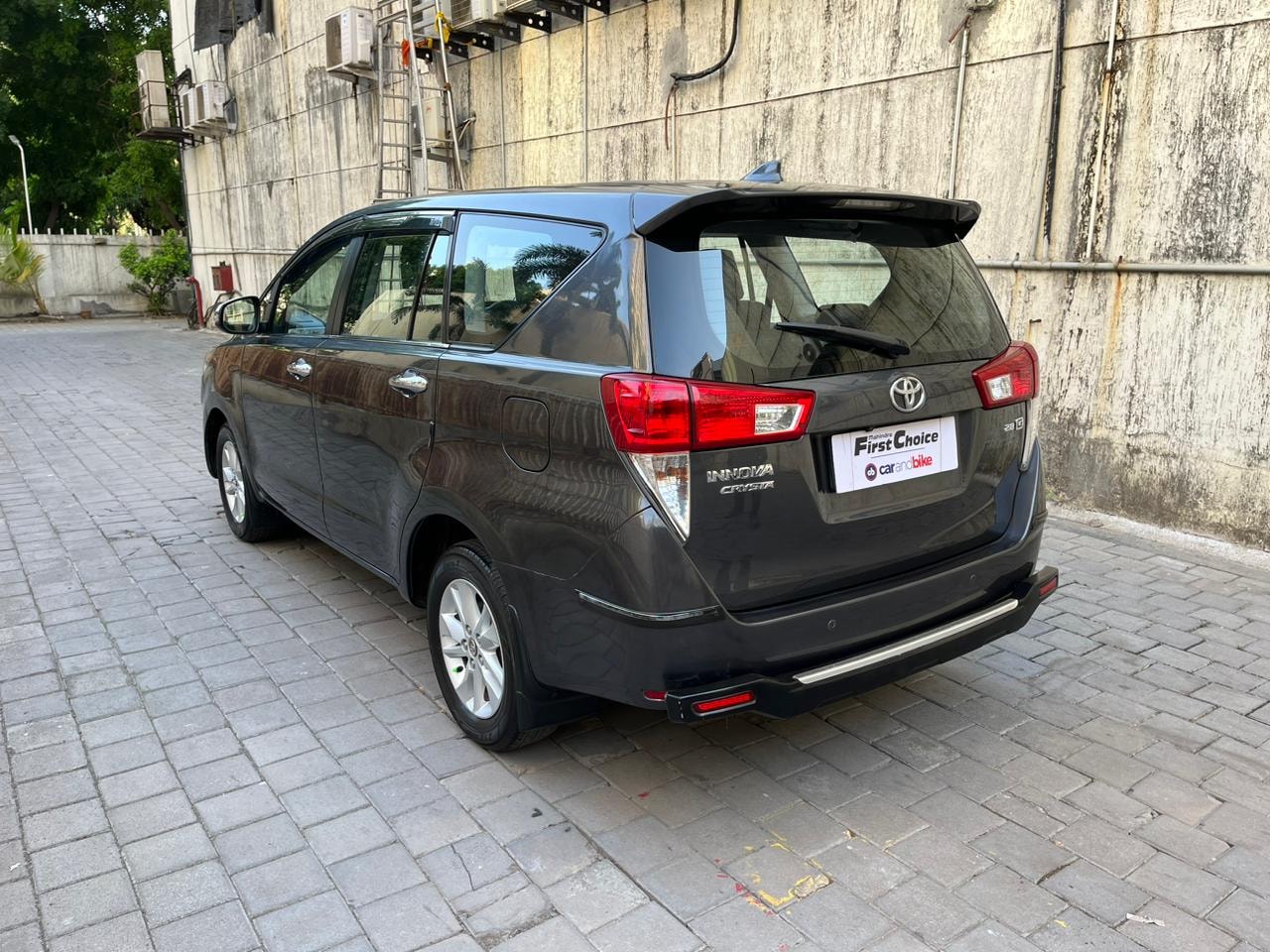 Innova Crysta image 2 Innova Crysta image 2