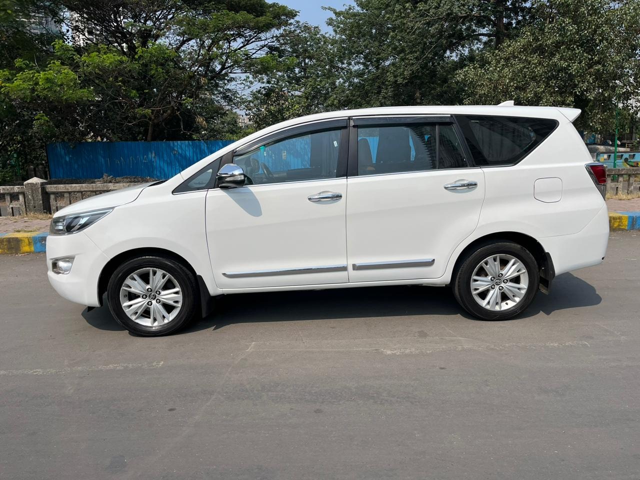 Innova Crysta image 2 Innova Crysta image 2