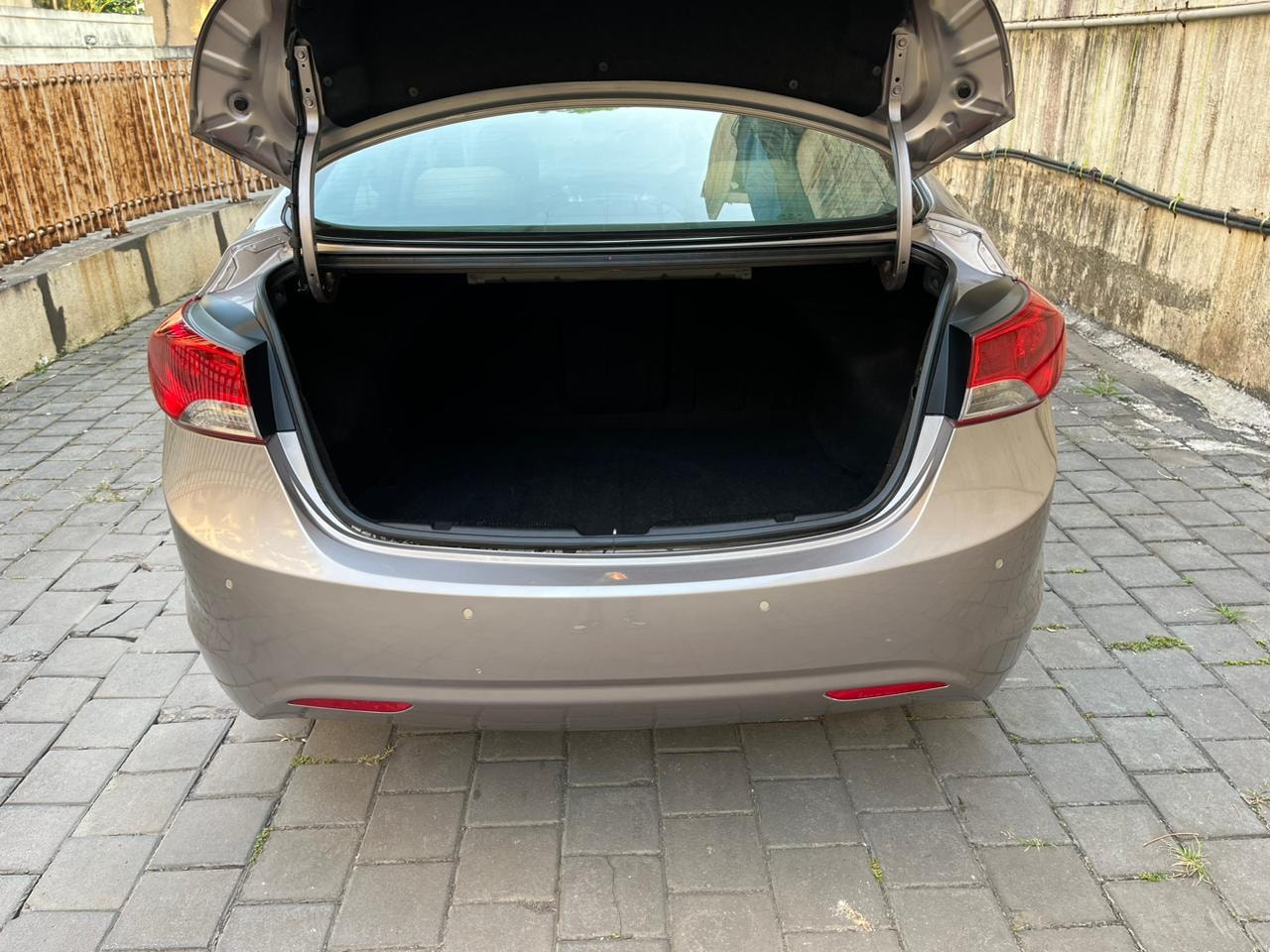 Elantra image 3 Elantra image 3