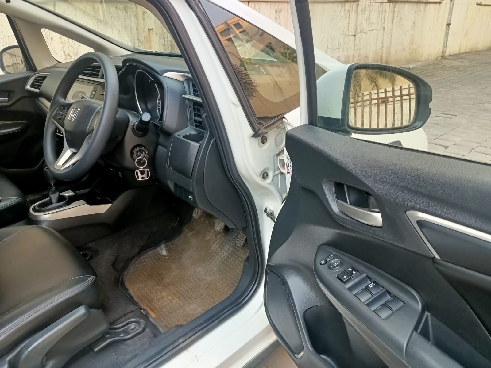 WR-V image 12 WR-V image 12