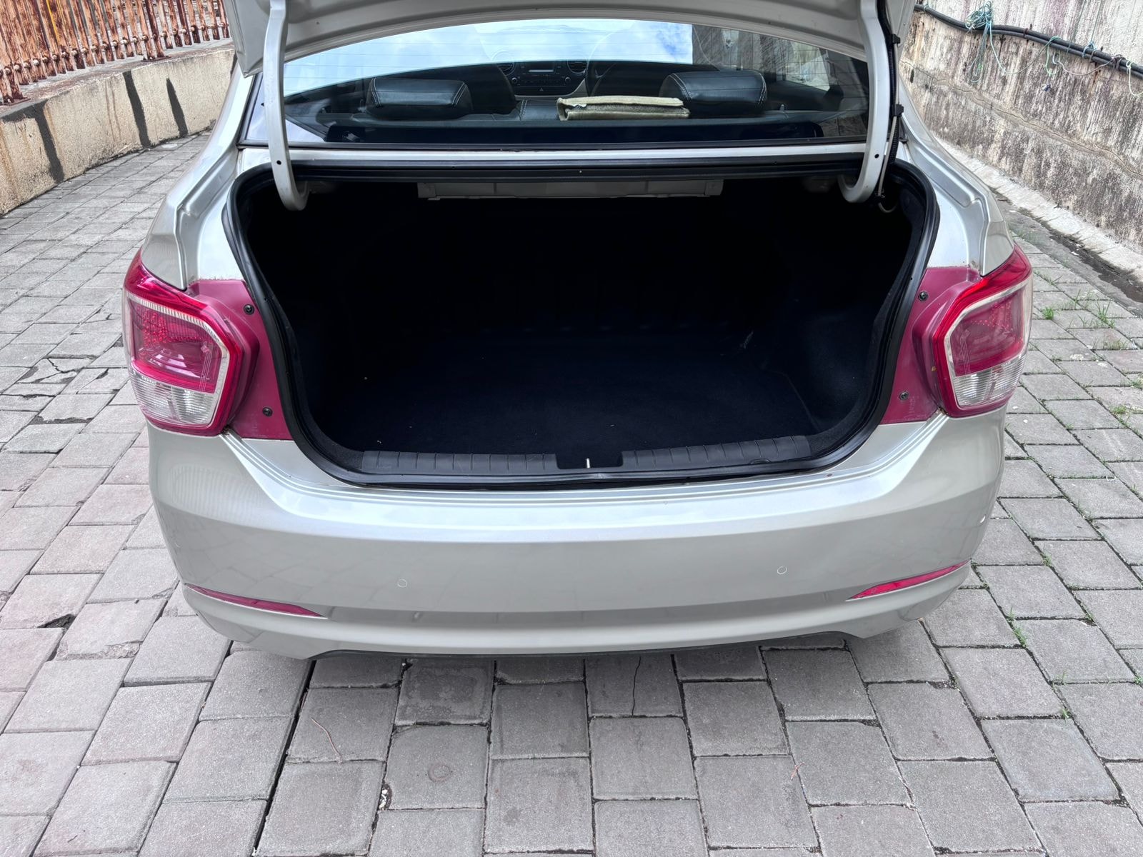 Xcent image 3 Xcent image 3