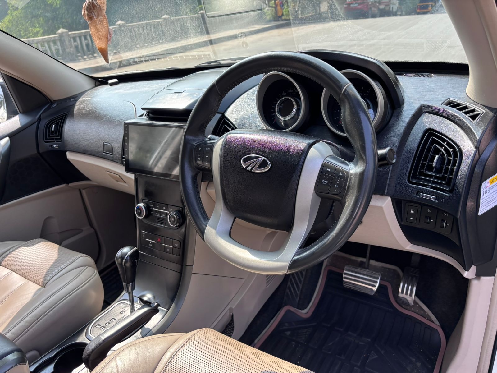 XUV500 image 12 XUV500 image 12