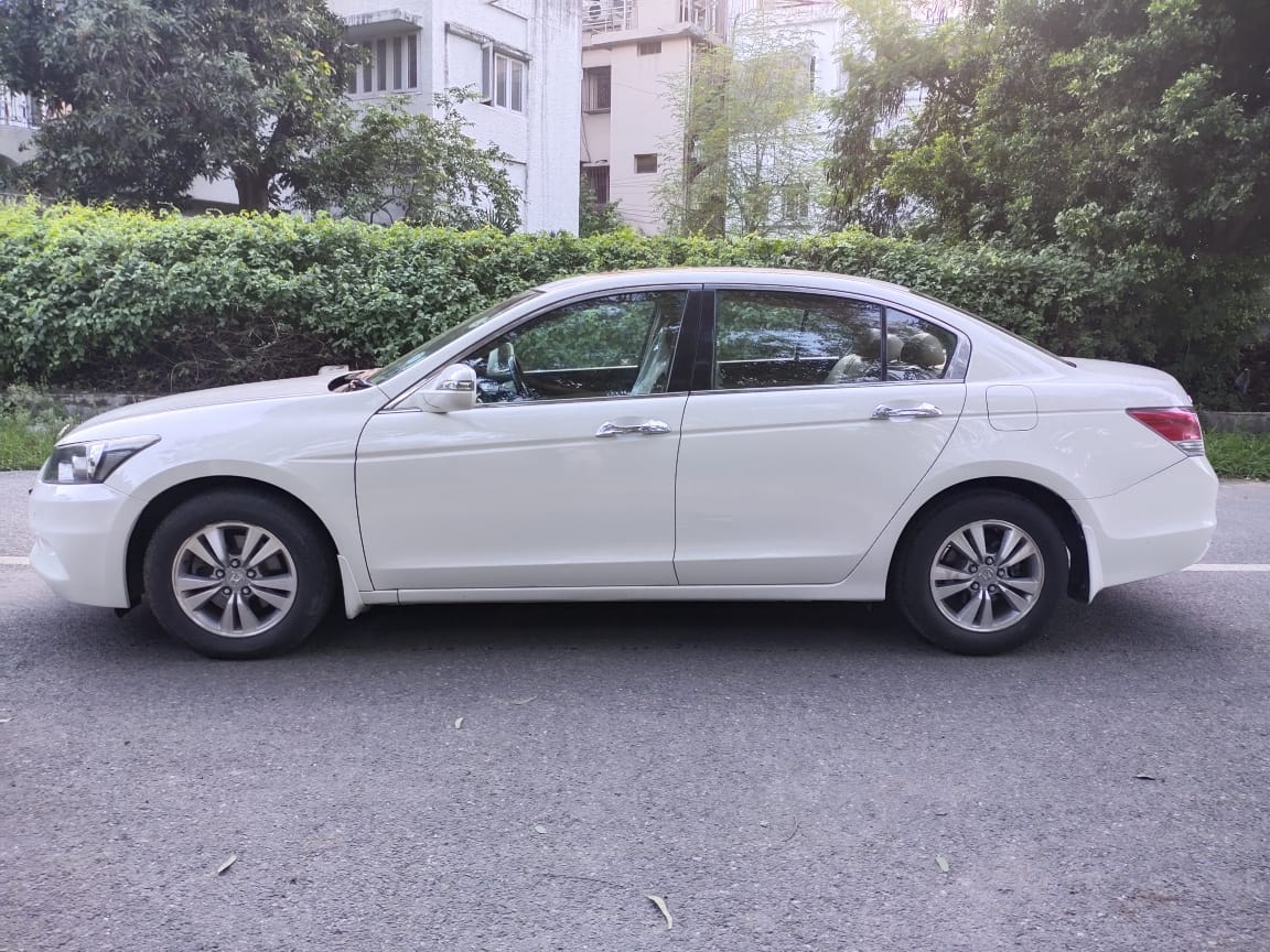 Accord image 9 Accord image 9