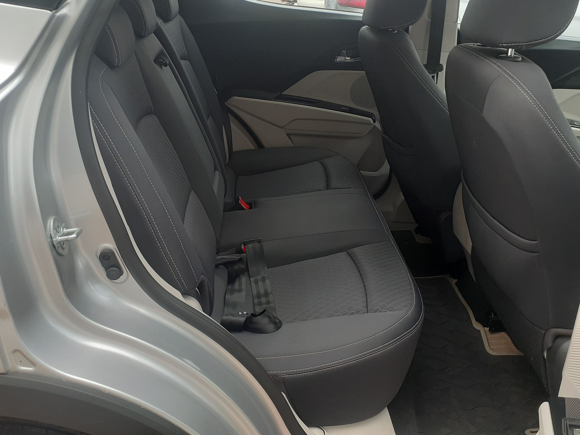 XUV300 image 2 XUV300 image 2