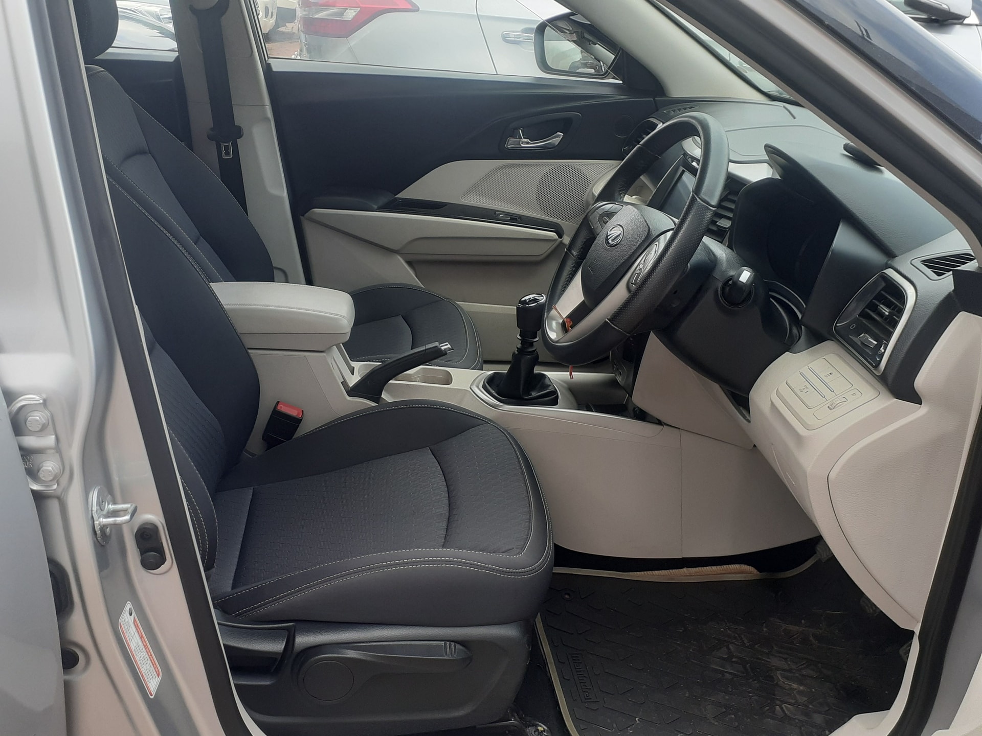 XUV300 image 7 XUV300 image 7