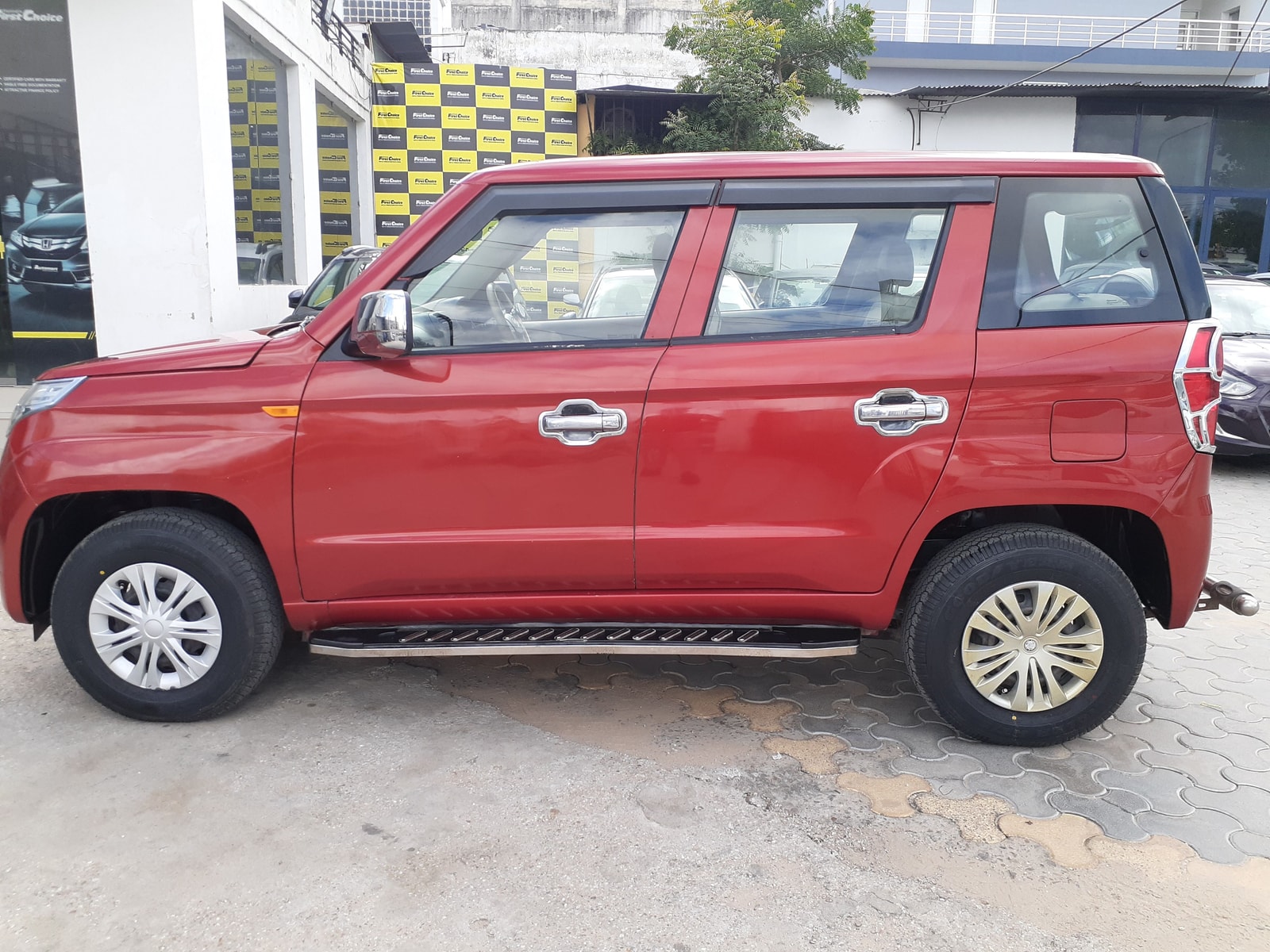 TUV300 image 4 TUV300 image 4