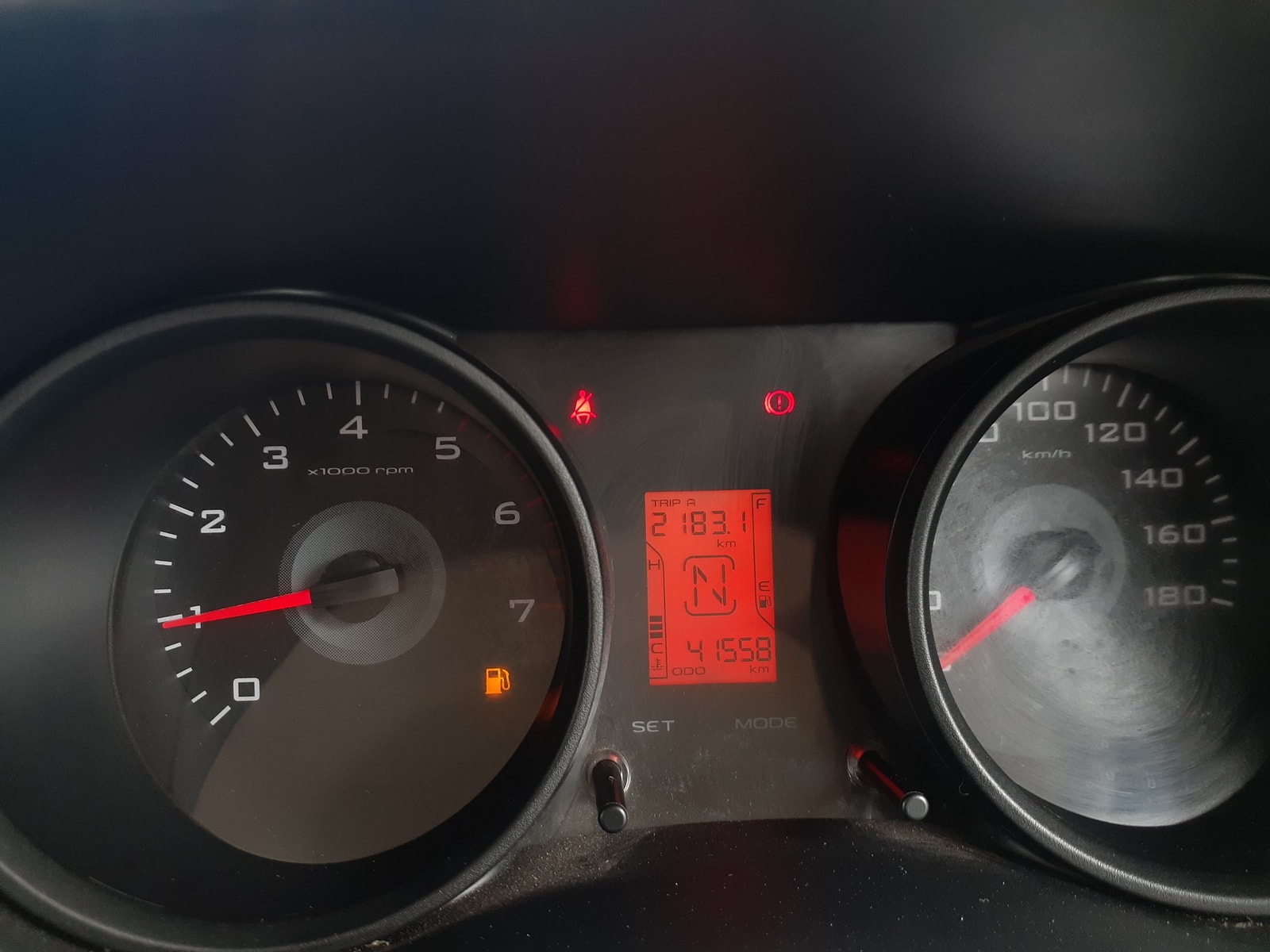 TUV300 image 14 TUV300 image 14