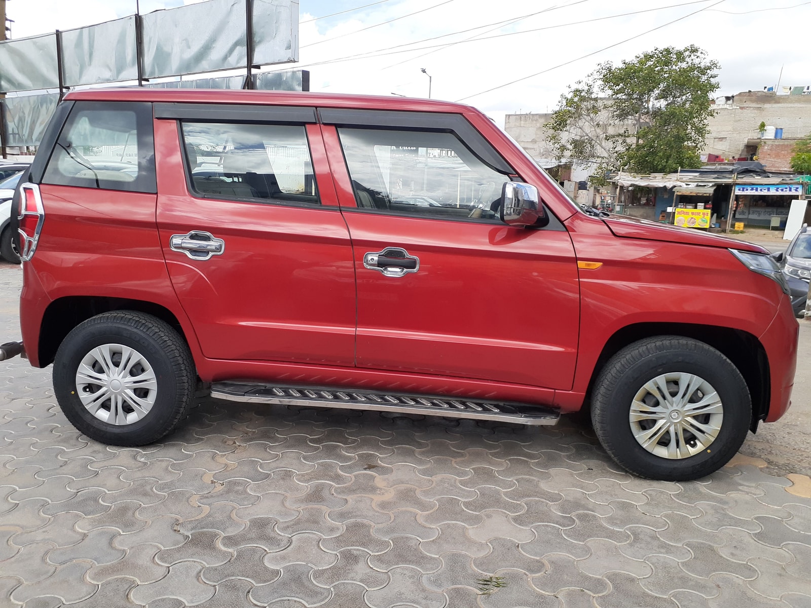 TUV300 image 8 TUV300 image 8