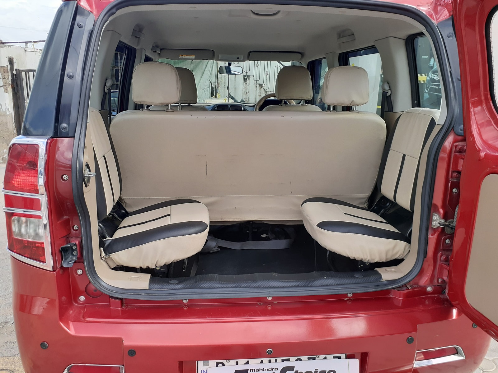 TUV300 image 9 TUV300 image 9