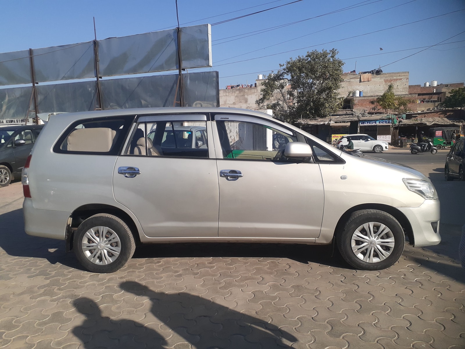 Innova image 6 Innova image 6