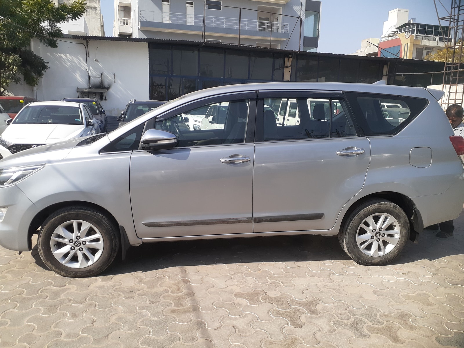 Innova Crysta image 2 Innova Crysta image 2