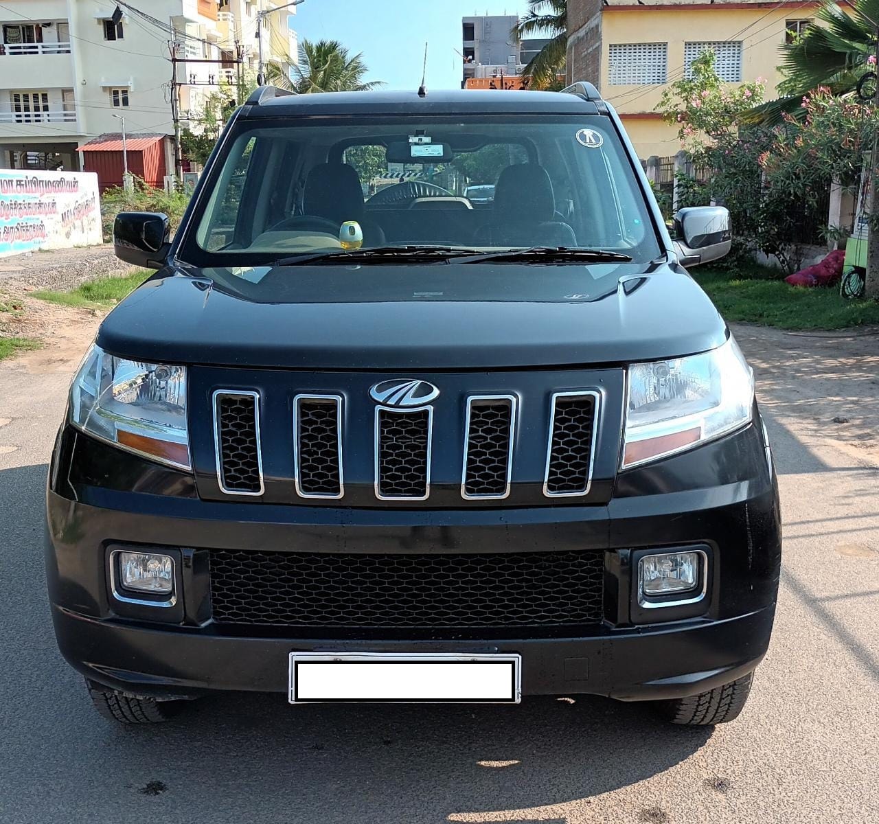 TUV300 image 1 TUV300 image 1