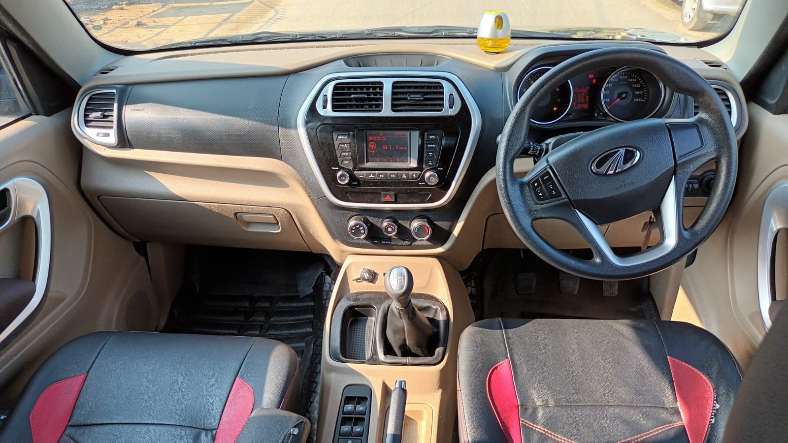 TUV300 image 8 TUV300 image 8