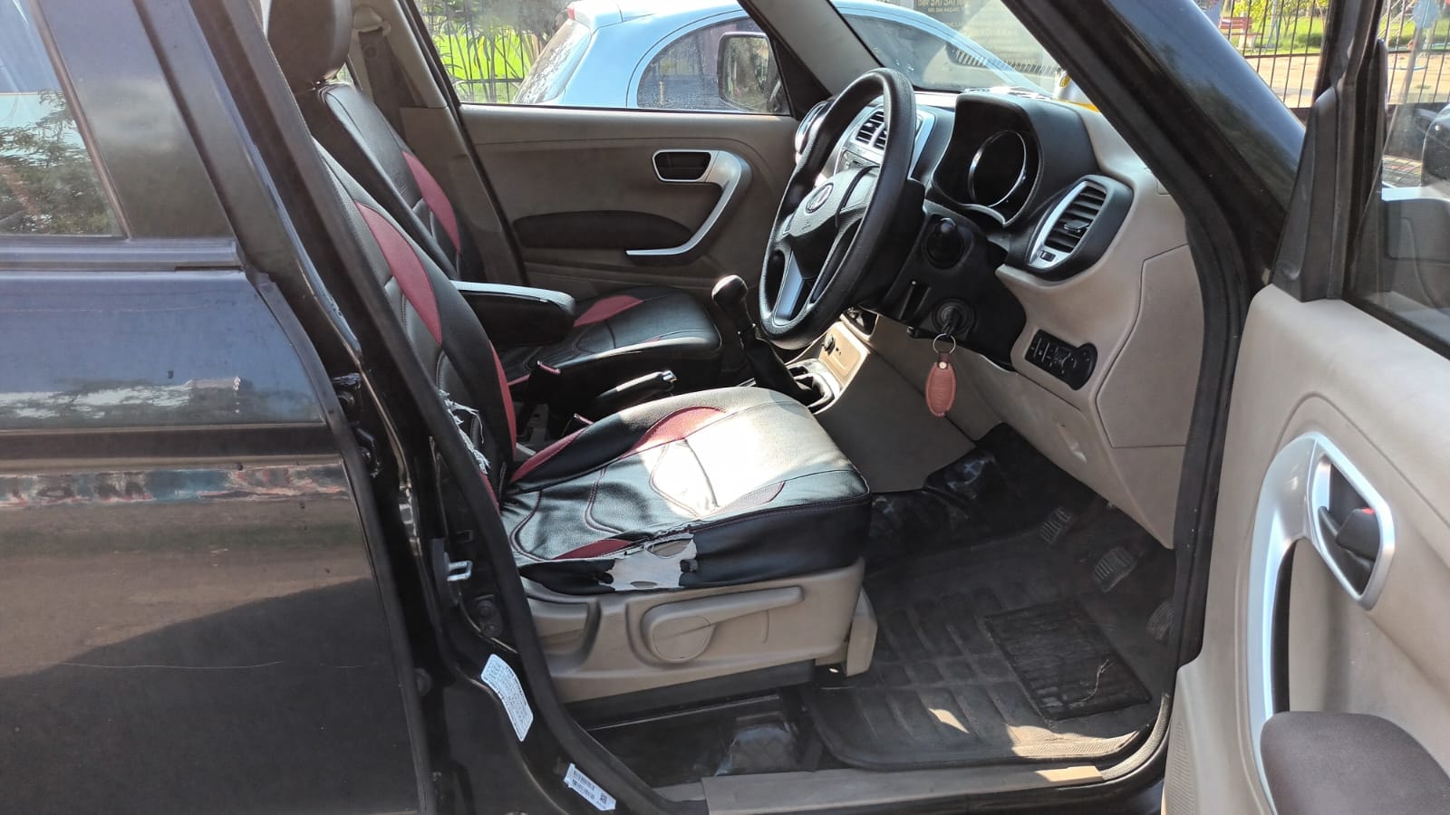 TUV300 image 6 TUV300 image 6