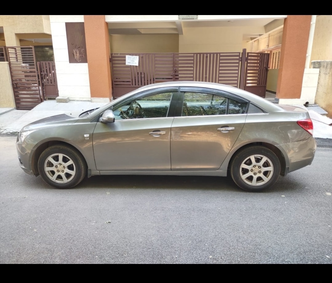 Cruze image 3 Cruze image 3