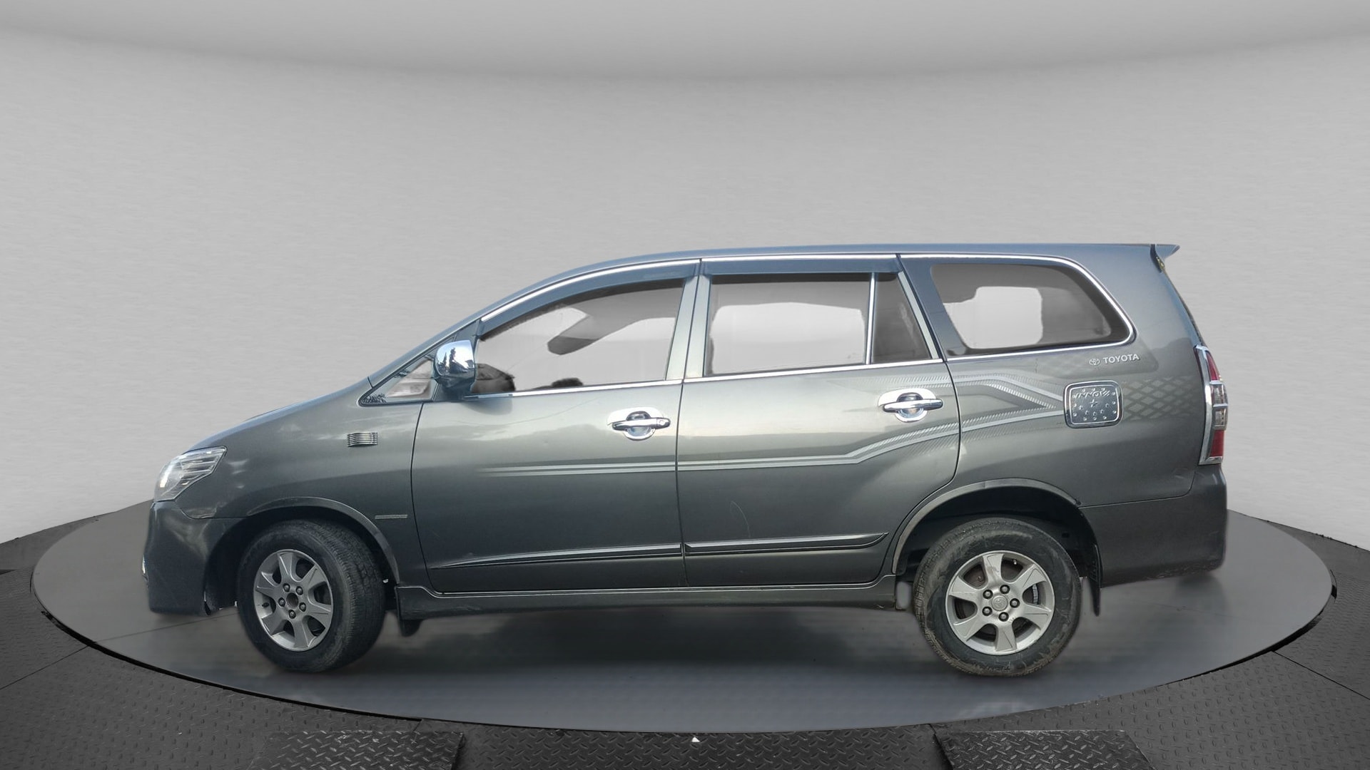 Innova image 2 Innova image 2