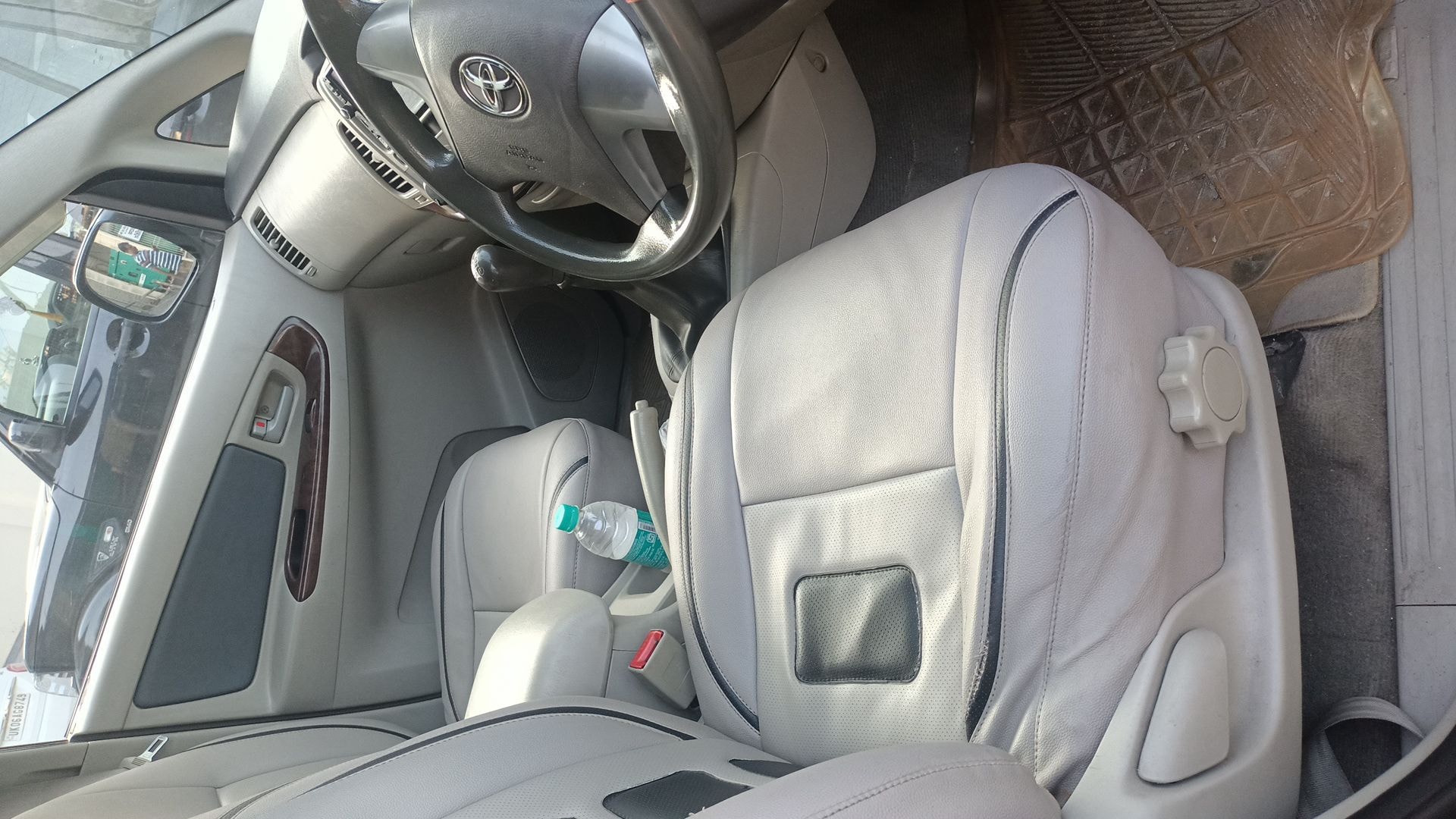 Innova image 16 Innova image 16