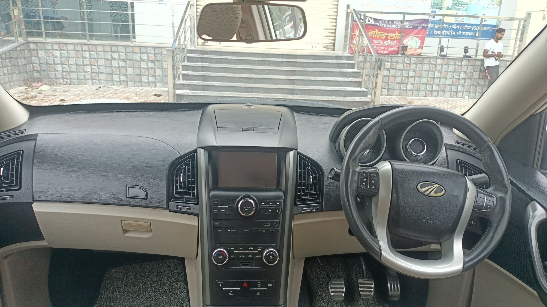 XUV500 image 14 XUV500 image 14