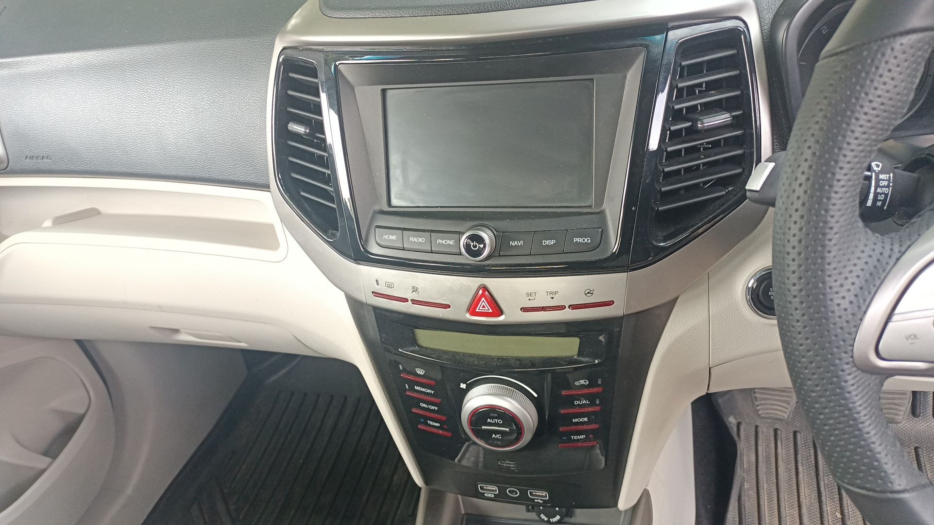 XUV300 image 17 XUV300 image 17