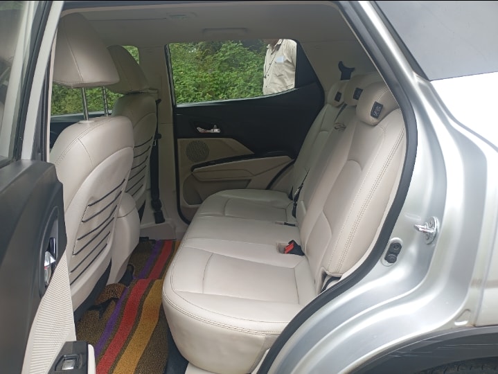 View 2019 Mahindra XUV300 W8 (O) Diesel BS IV Image 17 Used 2019 Mahindra XUV300 W8 (O) Diesel BS IV Image 17