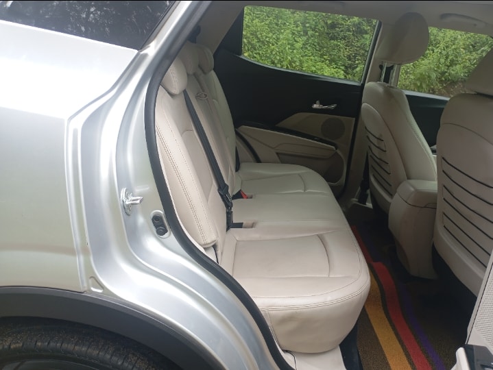 View 2019 Mahindra XUV300 W8 (O) Diesel BS IV Image 12 Used 2019 Mahindra XUV300 W8 (O) Diesel BS IV Image 12