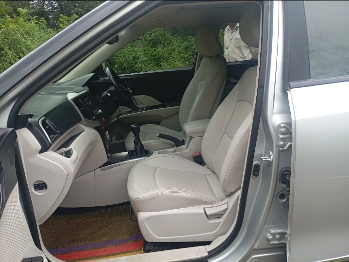 View 2019 Mahindra XUV300 W8 (O) Diesel BS IV Image 16 Used 2019 Mahindra XUV300 W8 (O) Diesel BS IV Image 16
