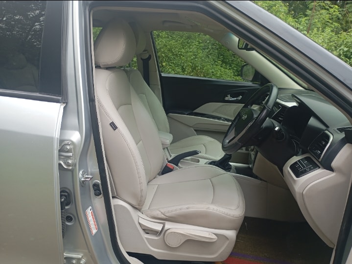 View 2019 Mahindra XUV300 W8 (O) Diesel BS IV Image 11 Used 2019 Mahindra XUV300 W8 (O) Diesel BS IV Image 11