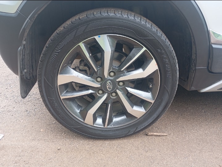 View 2019 Mahindra XUV300 W8 (O) Diesel BS IV Image 9 Used 2019 Mahindra XUV300 W8 (O) Diesel BS IV Image 9