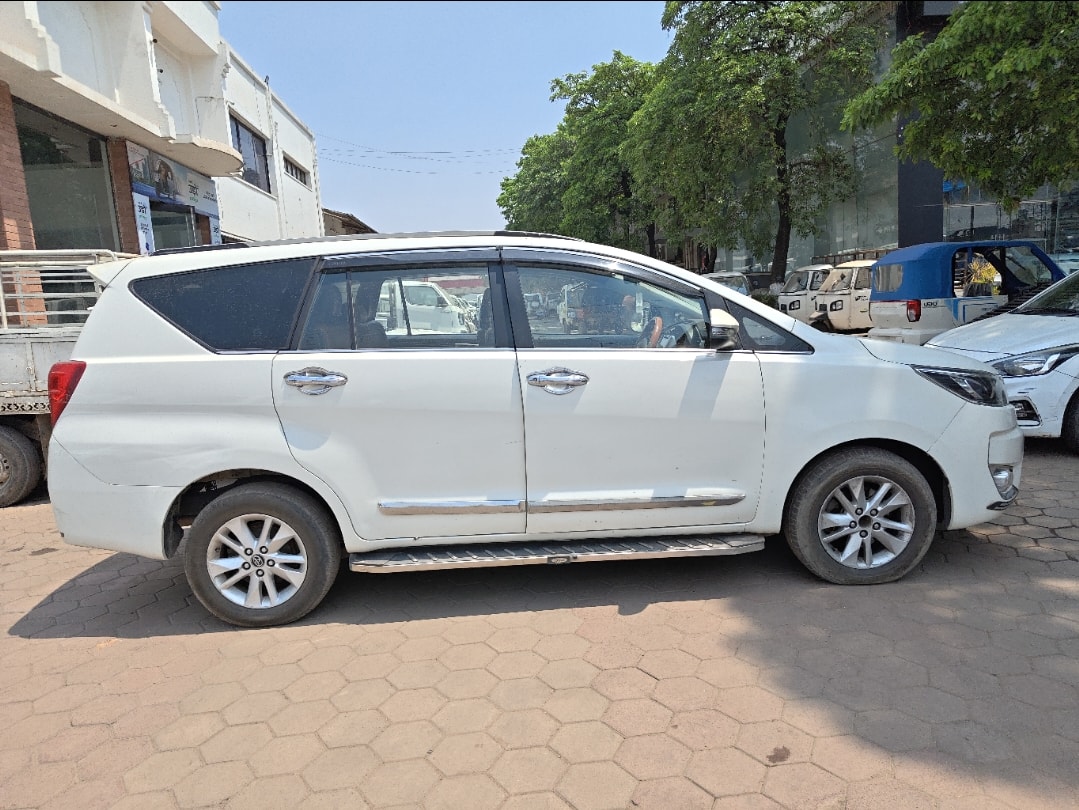 Innova Crysta image 5 Innova Crysta image 5