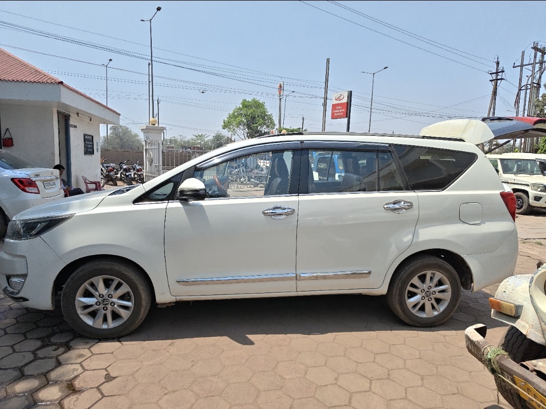 Innova Crysta image 10 Innova Crysta image 10